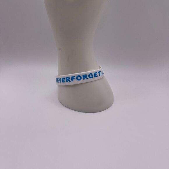 White & Blue Never Forget 9/11 Memorial Rubber Bracelet - Picture 10 of 12